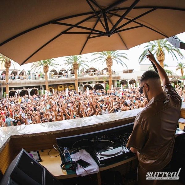 dj-booth-dj-snake-ayu