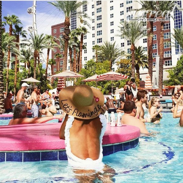 flamingo-ticket-girls